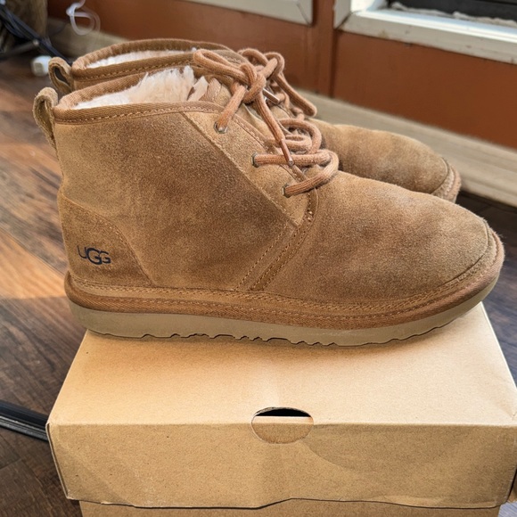 UGG Kids Neumell ll tan boots - Picture 3 of 16